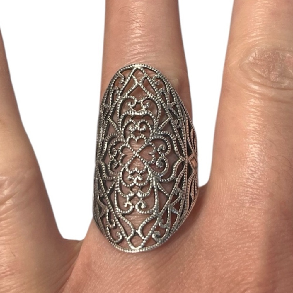 925 sterling silver filigree ring
intricate scroll design 
Sz 7.5